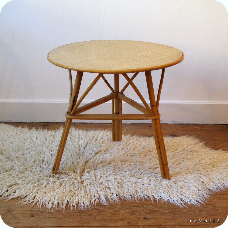 Table ronde en rotin tripode