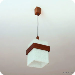Suspension teck et Perspex