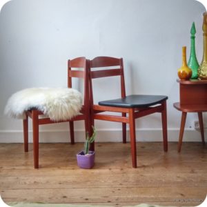 2 chaises scandinaves teck