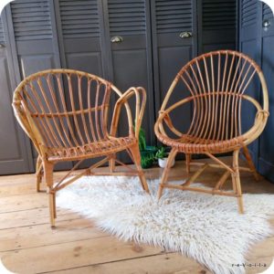 Paire de fauteuils en rotin (1accoudoir et 1forme poire)